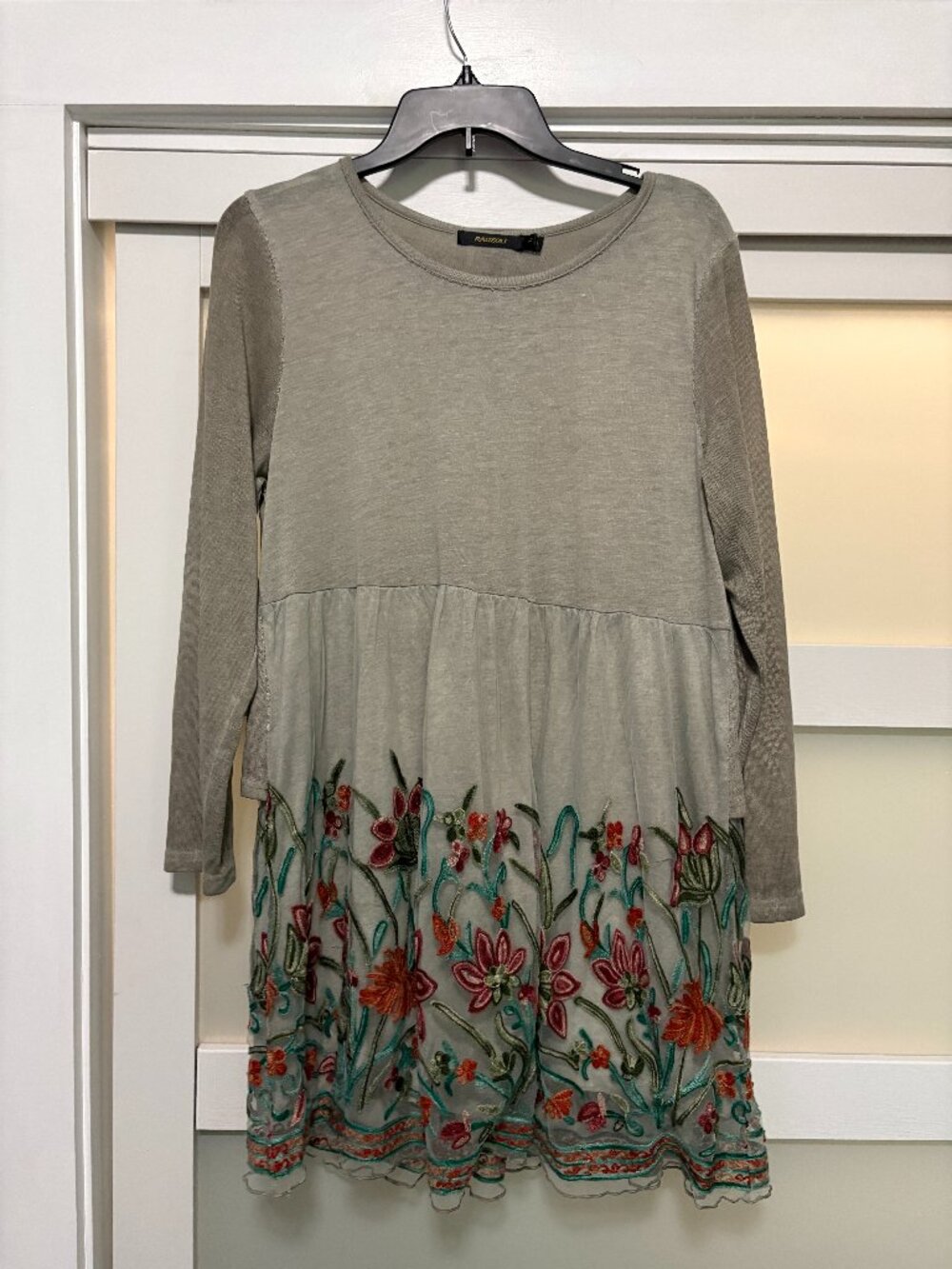 Ladies Radzoli sz L Embroirdered FLoral Tunic Shirt Neutral Fall  EUC